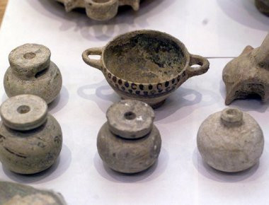 Χαλκιδική: Παράνομες αποθήκες με χιλιάδες αρχαία